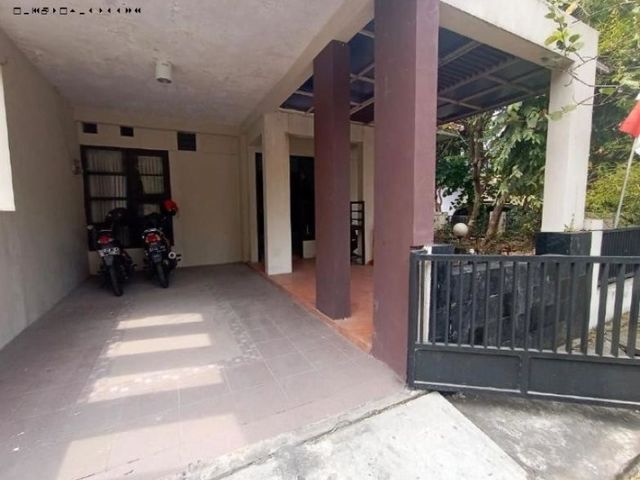 Rumah Puri Surya Jaya, Hook, Carport