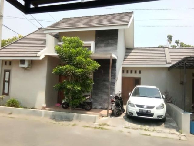 Rumah dua muka di paulan Colomadu