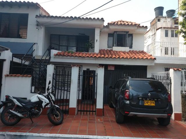 casa en venta en lleras restrepo. Cod V1846