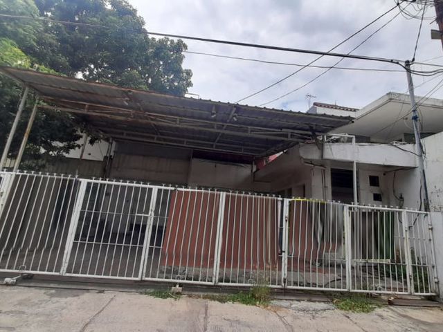 Rumah Disewakan Jl. Kartini Surabaya KT