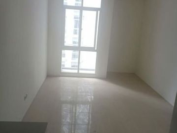 Apartemen Bale Hinggil Studio Kosongan (ada lemari)