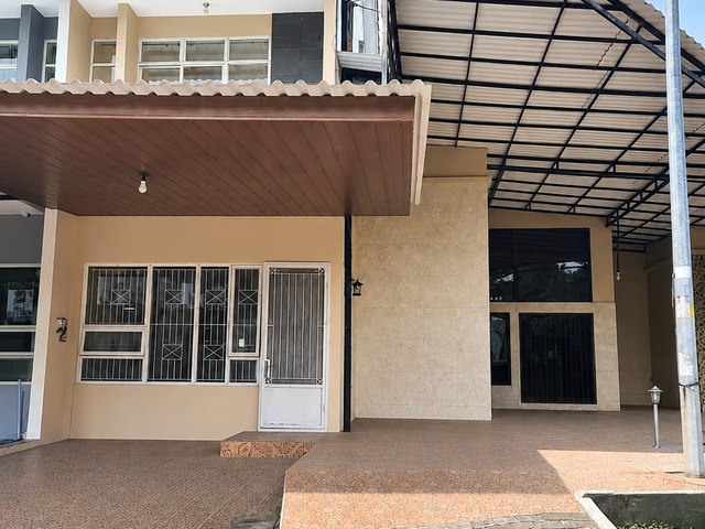 RUMAH CANTIK HOEK SIAP HUNI  DI RESIDENCE ONE