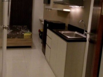 Apartemen Gunawangsa Tidar VIEW POOL FURNISH