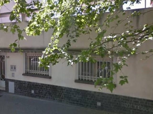 VENTA CASA DE PASILLO 3 AMBIENTES A RECICLAR
