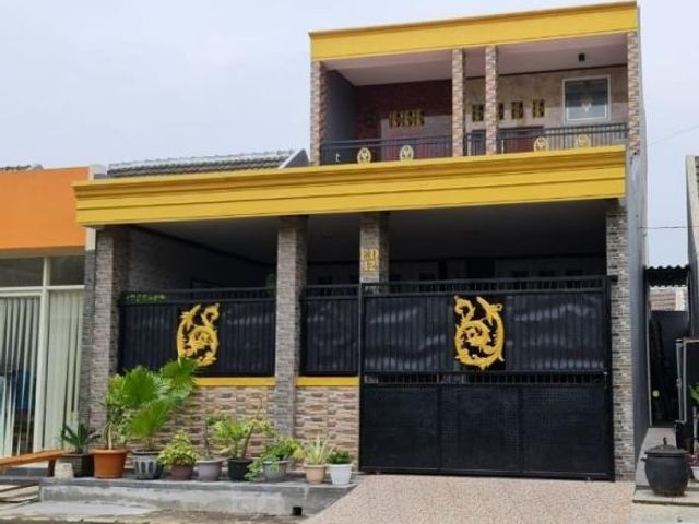 RUMAH FULL RENOVASI di Raya Perum Puri Indah, sidoarjo kota.