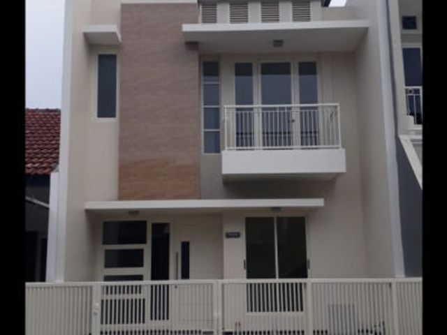 Rumah new gress di taman mutiara Pakuwon City sby