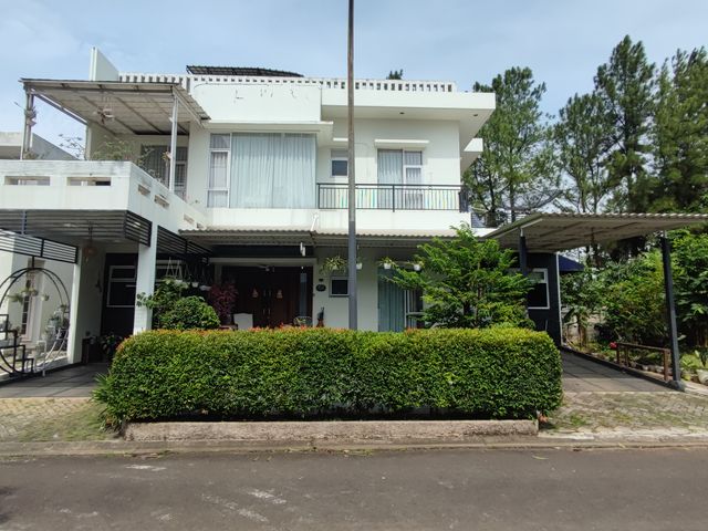 Turun harga. Rumah Mewah Cluster Versailles, BSD