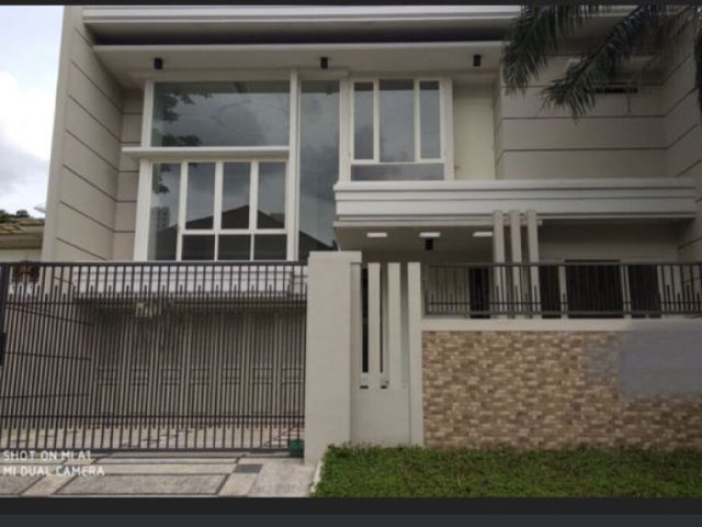 Rumah new mewah di villa royal Pakuwon City Surabaya