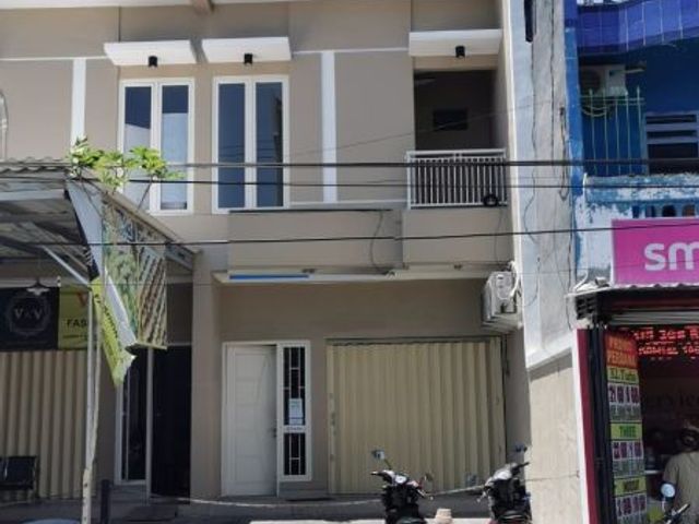 Dijual & Disewakan Rumah Strategis 2 Lantai di Jl. Raya Kalidami, Mojo