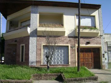hermosa casa 4 ambientes en san justo