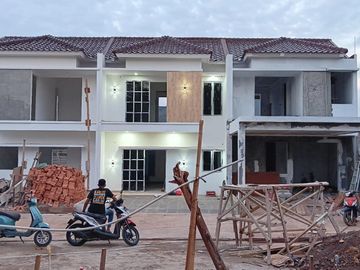 Rumah 2 Lt SHM 10 Mnt ke Mitra Keluarga Bebas Banjir Siap KPR J-48277