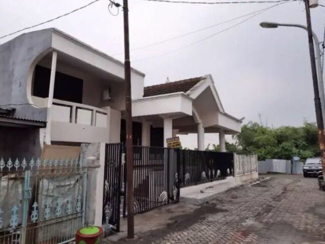 Rumah 2 Lantai Pondok Manggala Balas Klumprik Wiyung Surabaya