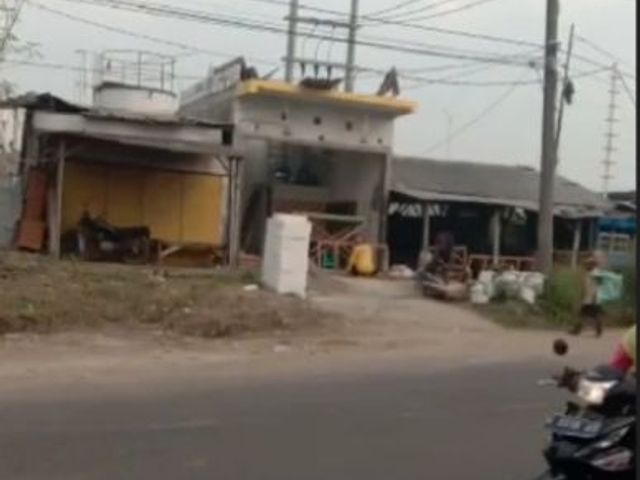 Jual rumah hitung tanah strategis gresik