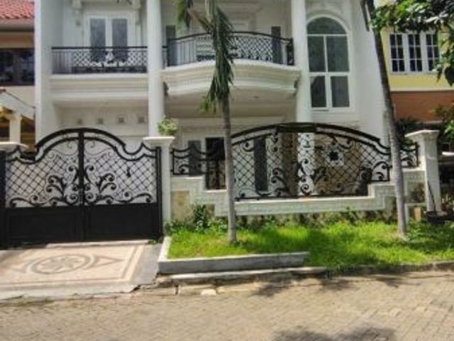 Rumah Modern Classic Pakuwon City Taman Mutiara