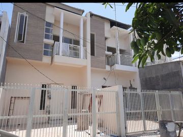 Rumah baru Lux di Karangasem surabaya