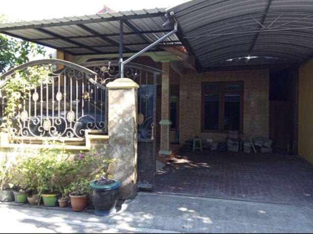 Rumah terawat di daerah Kebonsari surabaya selatan