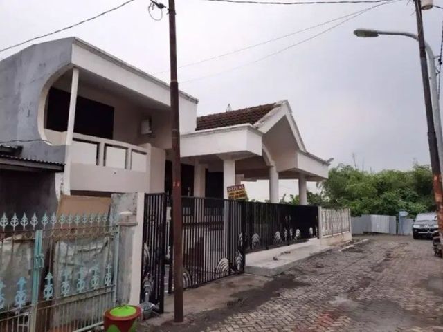Rumah 2 Lantai Pondok Manggala Balas Klumprik Wiyung Surabaya