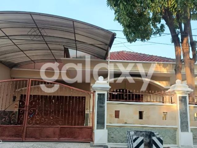DIJUAL RUMAH HADAP BARAT DI MANYAR KARTIKA