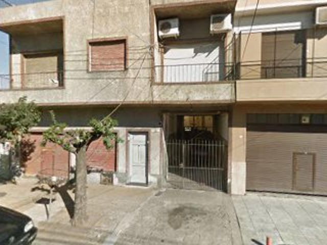 SE VENDE DEPARTAMENTO 2 AMBIENTES EN 1° PISO POR ESCALERA + LOCAL 40 M2 EN SAN JUSTO
