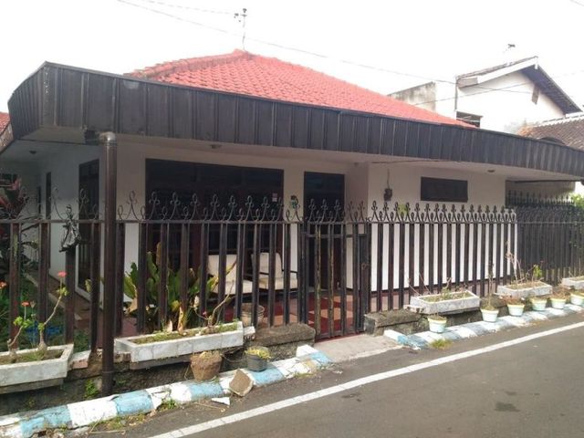 Rumah Second Belakang Hotel Savana Kota Malang