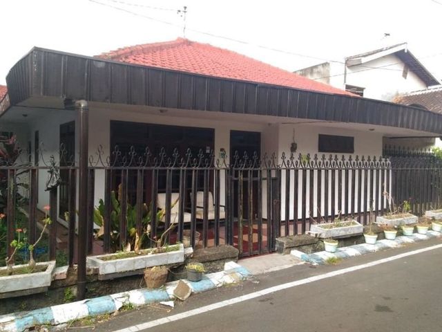 Dijual Rumah Di Belakang Hotel Savana