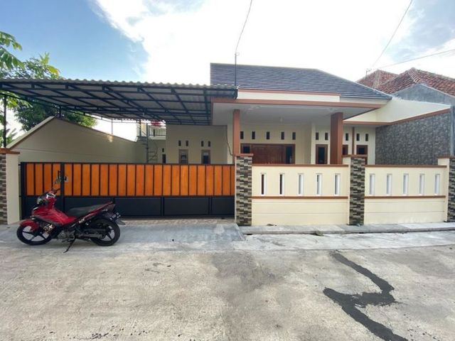 Dijual segera rumah baru di Colomadu