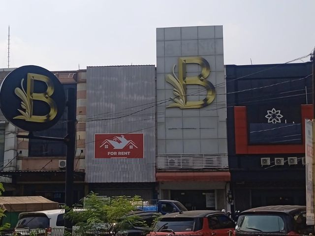 Sewa Ruko di Jalan Bukit Darmo Boulevard, Dukuh Pakis, Surabaya