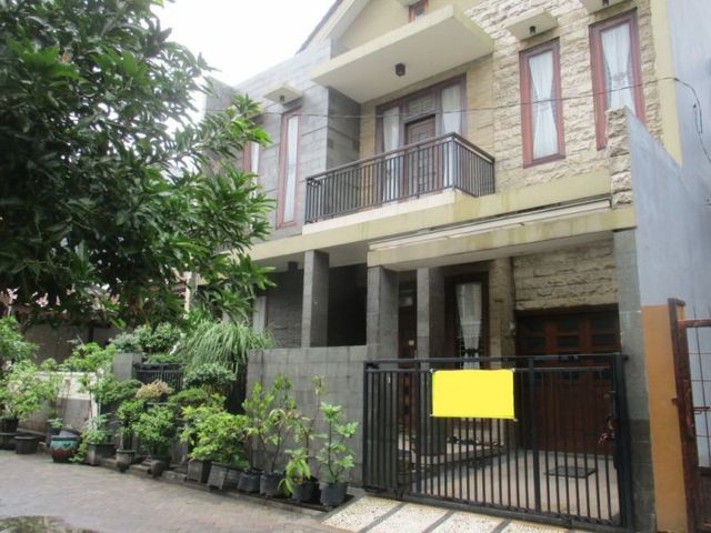 Jual Rumah Bagus Siap Huni Taman Jambangan Indah Row 3 Mobil