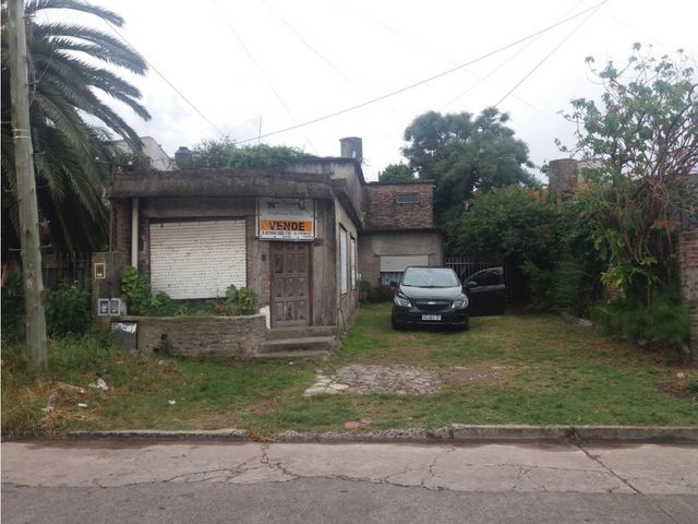 LISBOA 2748, entre Seguí y Santiago, Isidro Casanova
