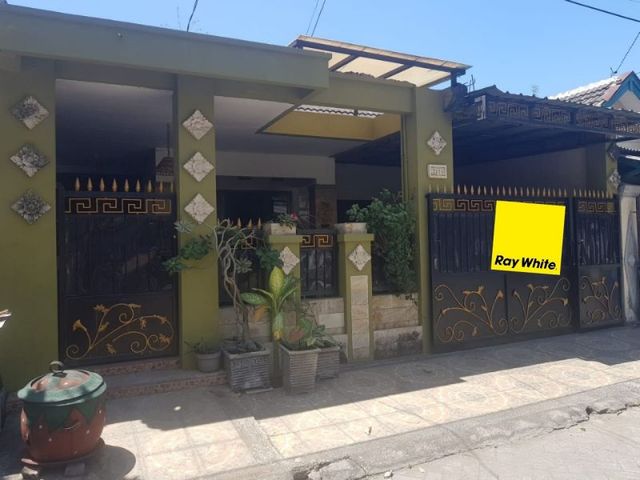 Dijual rumah lokasi di Taman Aloha
