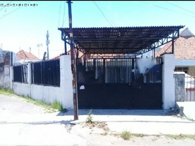 Rumah di Jagir Pacar Keling, Strategis