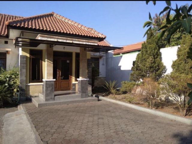 Rumah siap huni di 0 jalan raya karah Agung sby