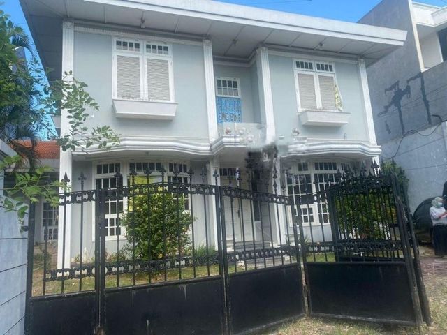 Disewakan rumah siap huni cocok buat apa aja raya dharmahusada indah Surabaya*