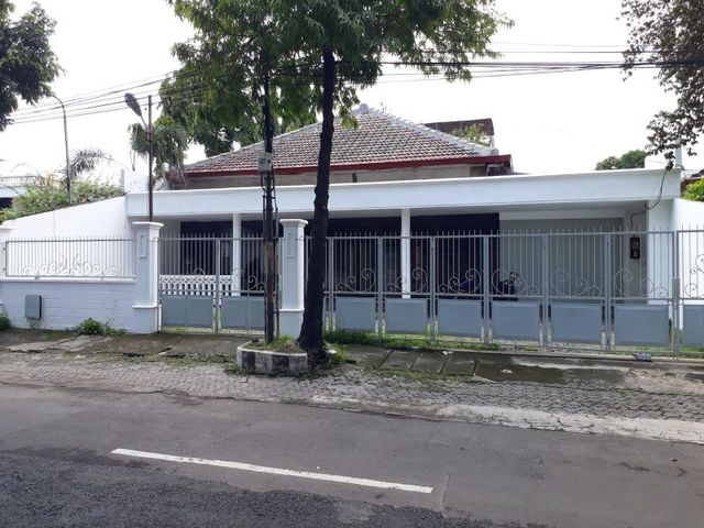 Disewakan rumah siap huni surabaya pusat. Jl.Sawunggaling