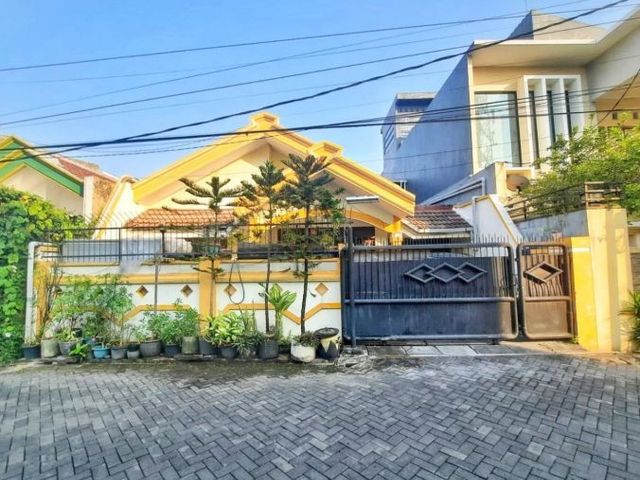 Rumah Lokasi Ploso Timur, Row jalan 2.5 mobil, Hadap Timur