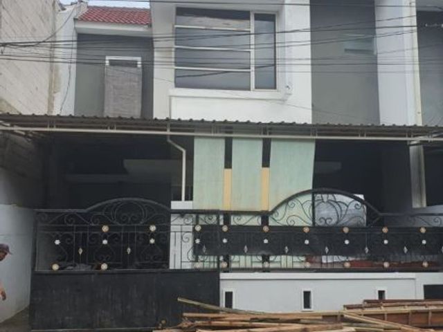 Rumah Lebak Indah Town House Hadap barat