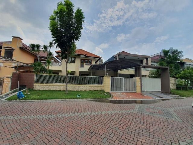 Rumah Disewakan Graha Family Surabaya