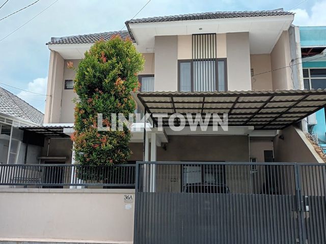 Nego Rumah 2 Lantai Row Jalan Lebar di Tenggilis Utara Dekat Ubaya