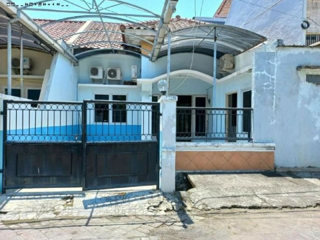 Rumah Nirwana Eksekutif Strategis, Row 3 mobil