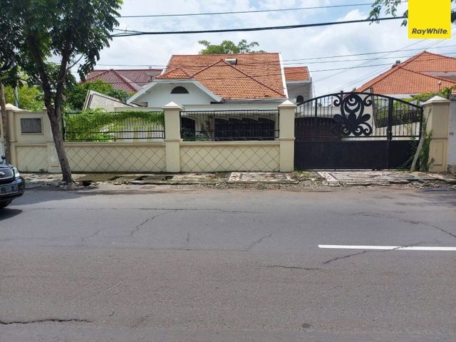 Disewakan Rumah Bangunan 1,5 Lantai Di Jl. Tidar, Surabaya