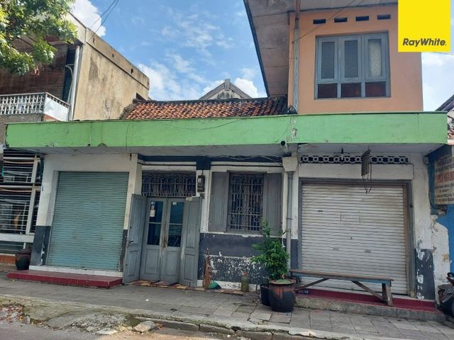 Dijual Rumah Lama Hitung Tanah Lokasi Di Makam Peneleh, Surabaya