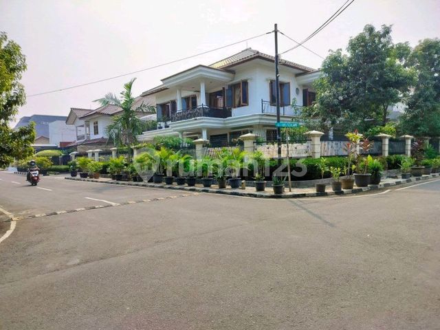 Rumah Huk Dekat. Jalur Lrt Dekat Fasum Dan Aman