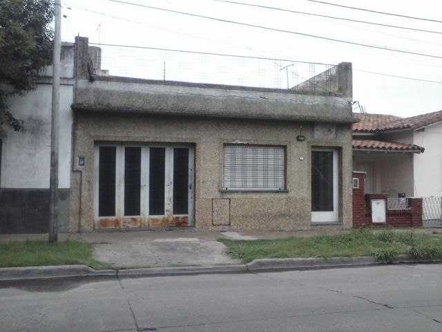 Americana 3 amb. a RECICLAR s/lote propio  FRENTE Bº AERONAUTICO