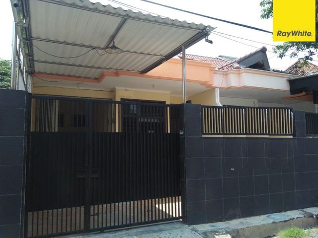 Disewakan Rumah Siap Huni 1,5 Lantai Di Jalan Rangkah, Surabaya