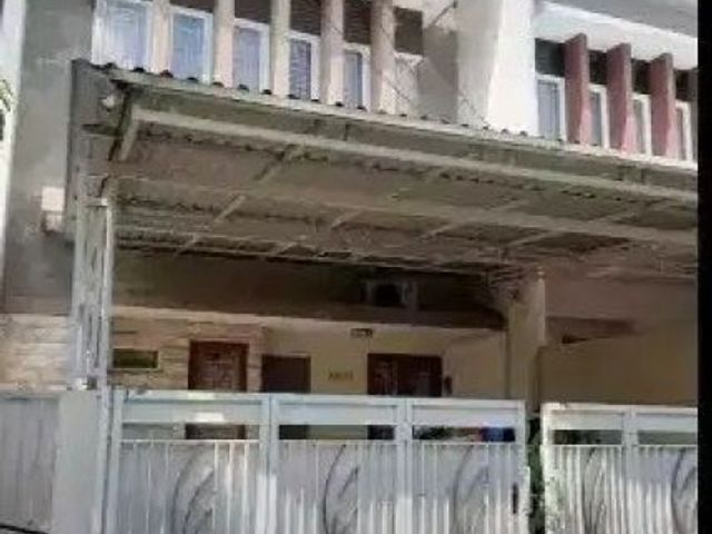 Di jual rumah 2 lantai siap huni green semanggi rungkut surabaya