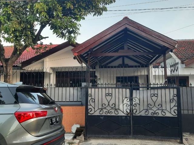 Rumah disewakan Darmo Harapan Indah