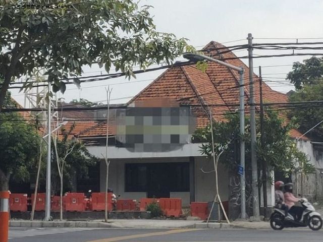 Rumah Komersial JL. Ambengan Area ramai, cocok untuk Resto