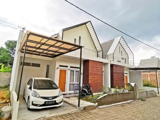 Rumah Modern Tropis Strategis Dekat Mall Sleman City Hall