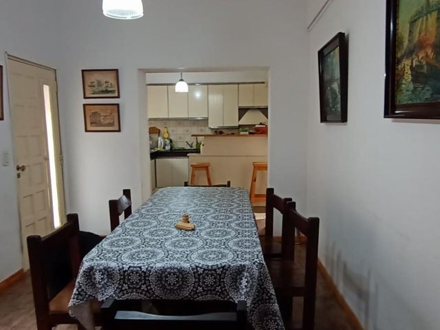 CASA PH INTERNA 3 AMB CON COCHERA PARA VARIOS AUTOS Y FONDO CON PILETA