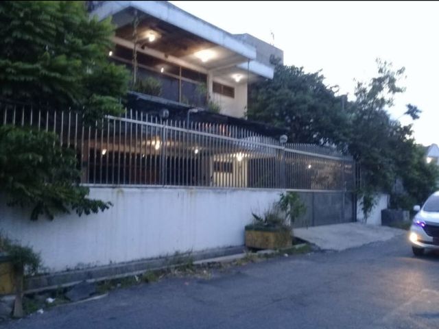 Rumah istimewa di karang Asem Surabaya